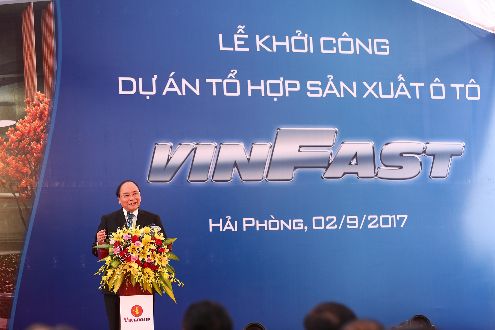vingroup cong bo san xuat o to xe may tieu chuan chau au vinfast