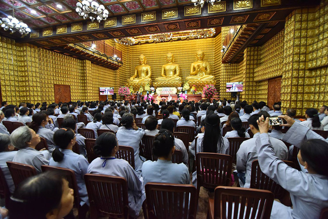 ly nha ky roi nuoc mat nho ve thoi tung mat tu tin vi qua ngheo