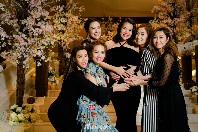 ho hanh nhi bung bau vuot mat van cham chi lam viec kiem tien