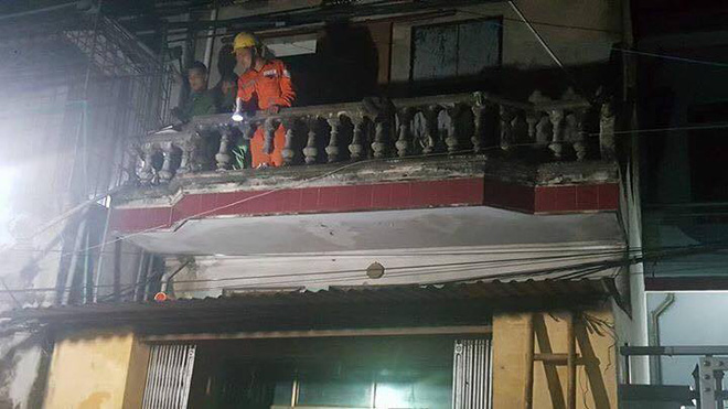 ha noi nguoi phu nu bi dien giat tu vong ngay truoc cua nha