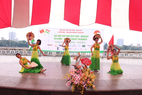 600 dai bieu tham du gap mat huu nghi viet nam hungary tai ha noi