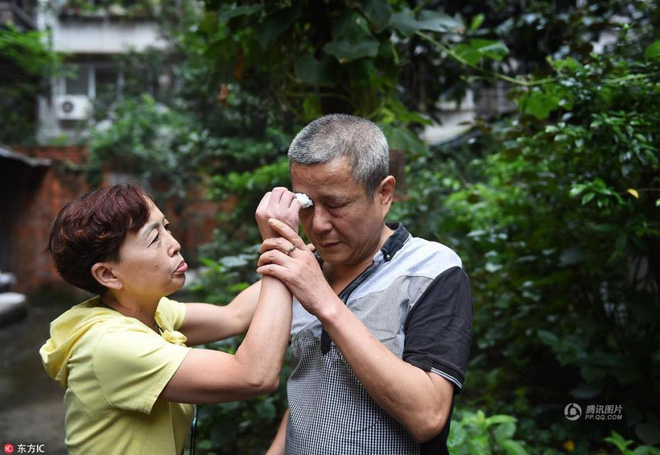 35 nam sau ngay dua con so sinh lia doi cap vo chong nay moi biet duoc mot su that het suc phu phang
