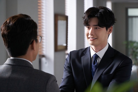 lee jong suk suzy dep xuat sac trong poster phim rieng