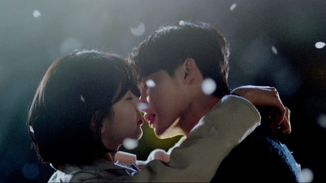lee jong suk suzy dep xuat sac trong poster phim rieng