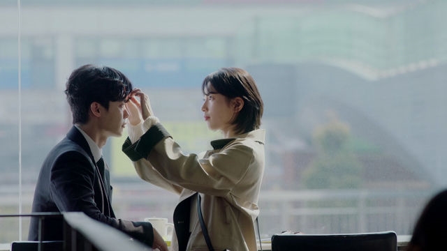 lee jong suk suzy dep xuat sac trong poster phim rieng