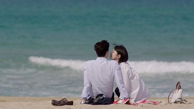 lee jong suk suzy dep xuat sac trong poster phim rieng