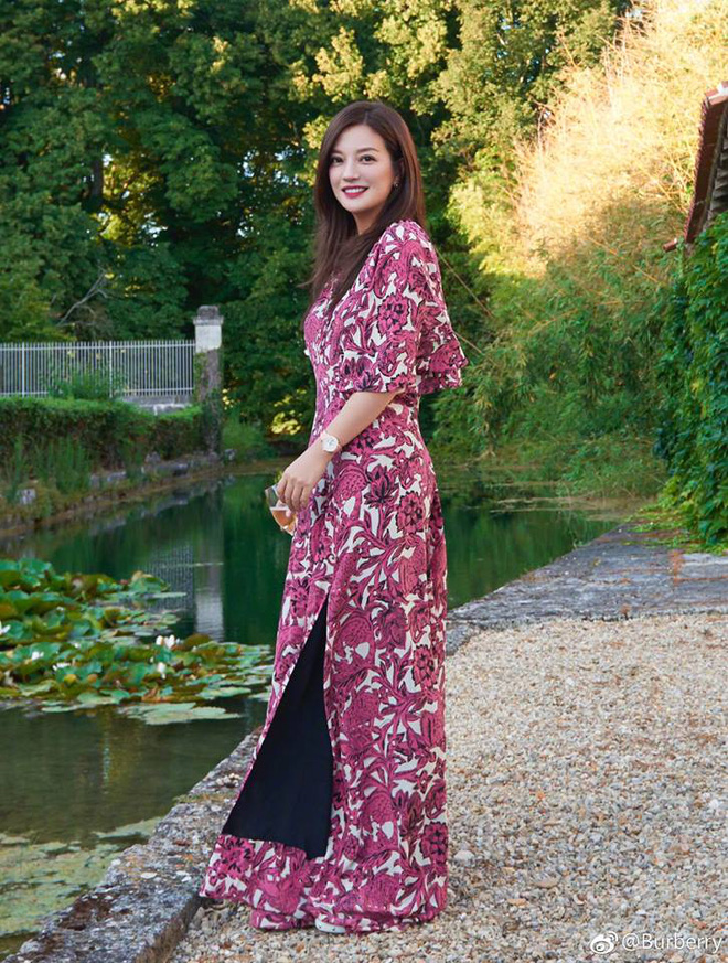trieu vy khoe nhan sac rang ro ben biet thu xa hoa tai phap