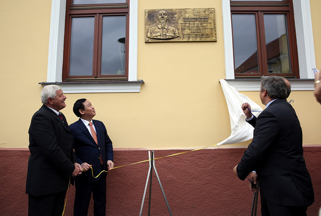 thi tran horne saliby slovakia ton vinh chu tich ho chi minh
