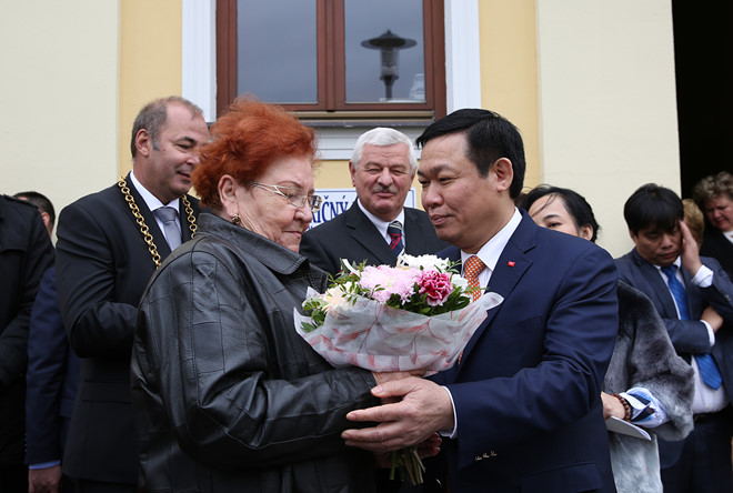 thi tran horne saliby slovakia ton vinh chu tich ho chi minh