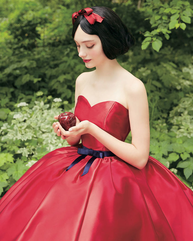 loa mat truoc serie vay cuoi long lay cua nhung cong chua disney ngoai doi thuc