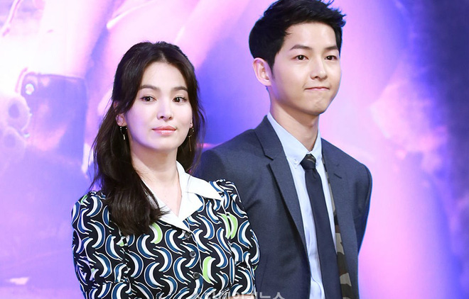 vua tro ve tu my song joong ki va song hye kyo lai cung nhau di phap