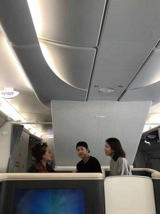 vua tro ve tu my song joong ki va song hye kyo lai cung nhau di phap