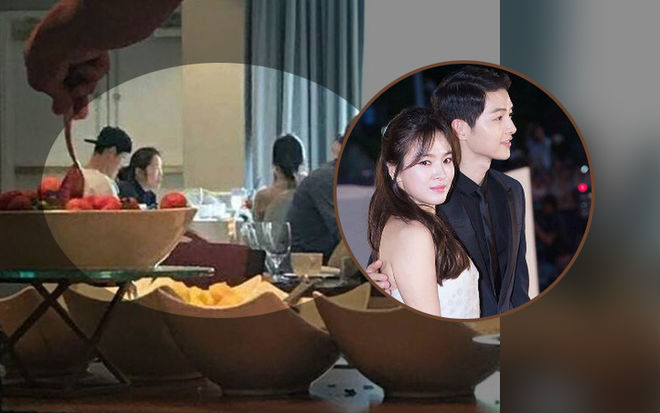 vua tro ve tu my song joong ki va song hye kyo lai cung nhau di phap