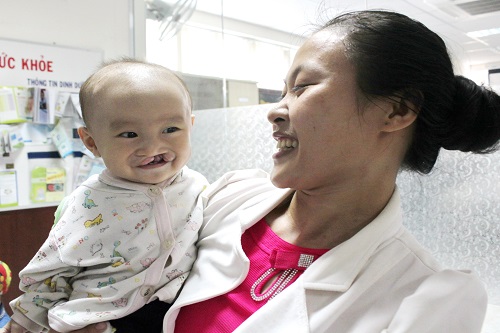 operation smile se dem lai 250 nu cuoi moi cho tre em 3 mien trong thang 10