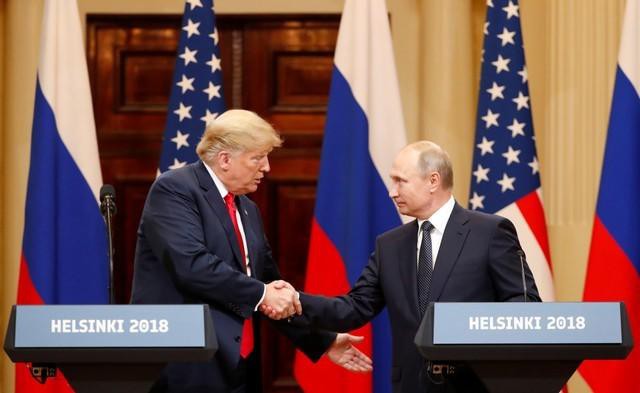 mua he dia nguc cua tong thong trump yeu the truoc ong putin bi than tin phan boi