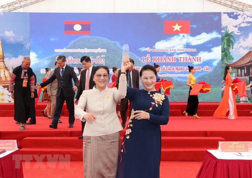 nhung hinh anh tieu bieu ve moi quan he dac biet viet nam lao