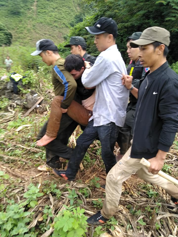 son la doi tuong sat hai tai xe xe om bi bat khi dang lan tron trong hang da