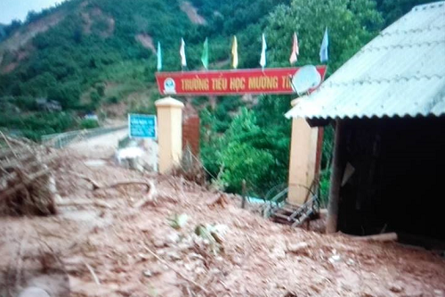 nghe an lu ve tran ngap cac ban lang do dau