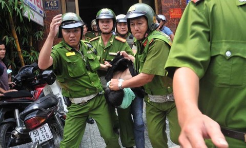 binh duong nguoi dan ong gay tai nan con tong xe vao cong an de tau thoat