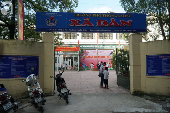 ve du khai giang o ngoi truong hang tram em hoc sinh hat quoc ca bang tay gay xuc dong manh giua ha noi