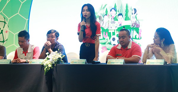 hoa minzy buon ba xuat hien sau lum xum bi fan bts nem da