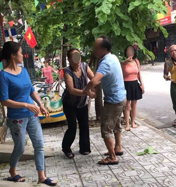 ha noi tieng khoc nghen cua me gia to cao bi con gai di cung xa hoi den danh chan thuong so nao