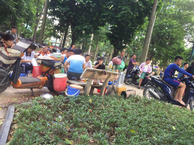 ha noi phat hien nam cong nhan xay dung tu vong trong nha ve sinh cong vien pasteur