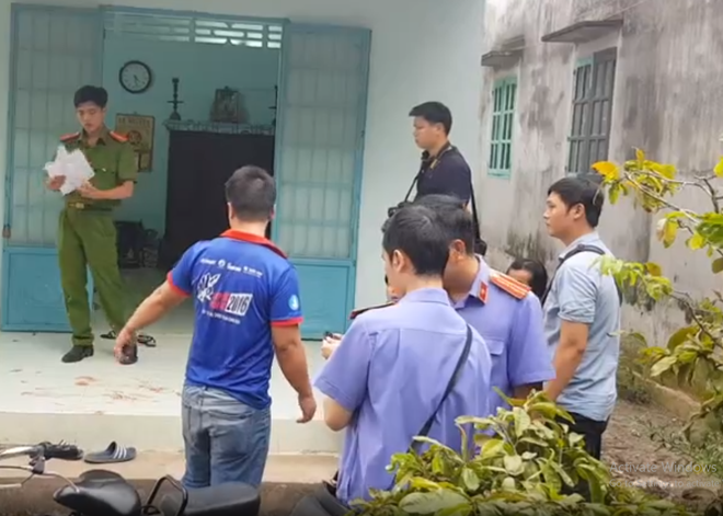 tien giang me bang hoang chung kien con gai 17 tuoi keu cuu trong tuyet vong khi bi ban trai giet hai