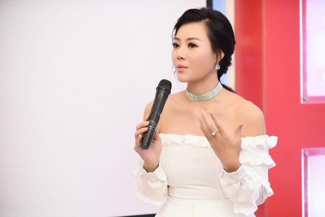 thanh huong khoe vai tran tai su kien tiet lo canh bi cuong buc tap the trong quynh bup be