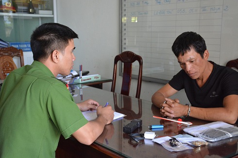 quang nam bat giu doi tuong trom tien de co bac va choi ma tuy