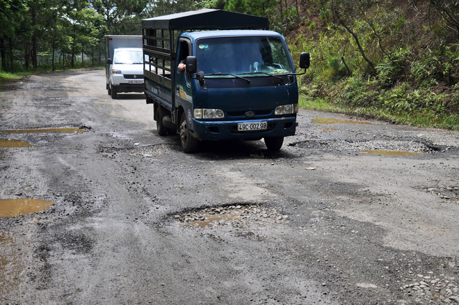 con duong cua ngo vao da lat xuong cap tram trong o ga o voi xuat hien khap tuyen duong 12km