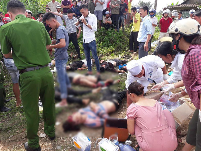 tai nan tham khoc o lai chau xe khach va cham xe bon khien 11 nguoi chet 4 nguoi bi thuong