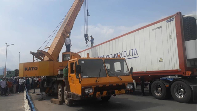 bi keo le hon 10 met duoi gam xe container nguoi dan ong chet tham