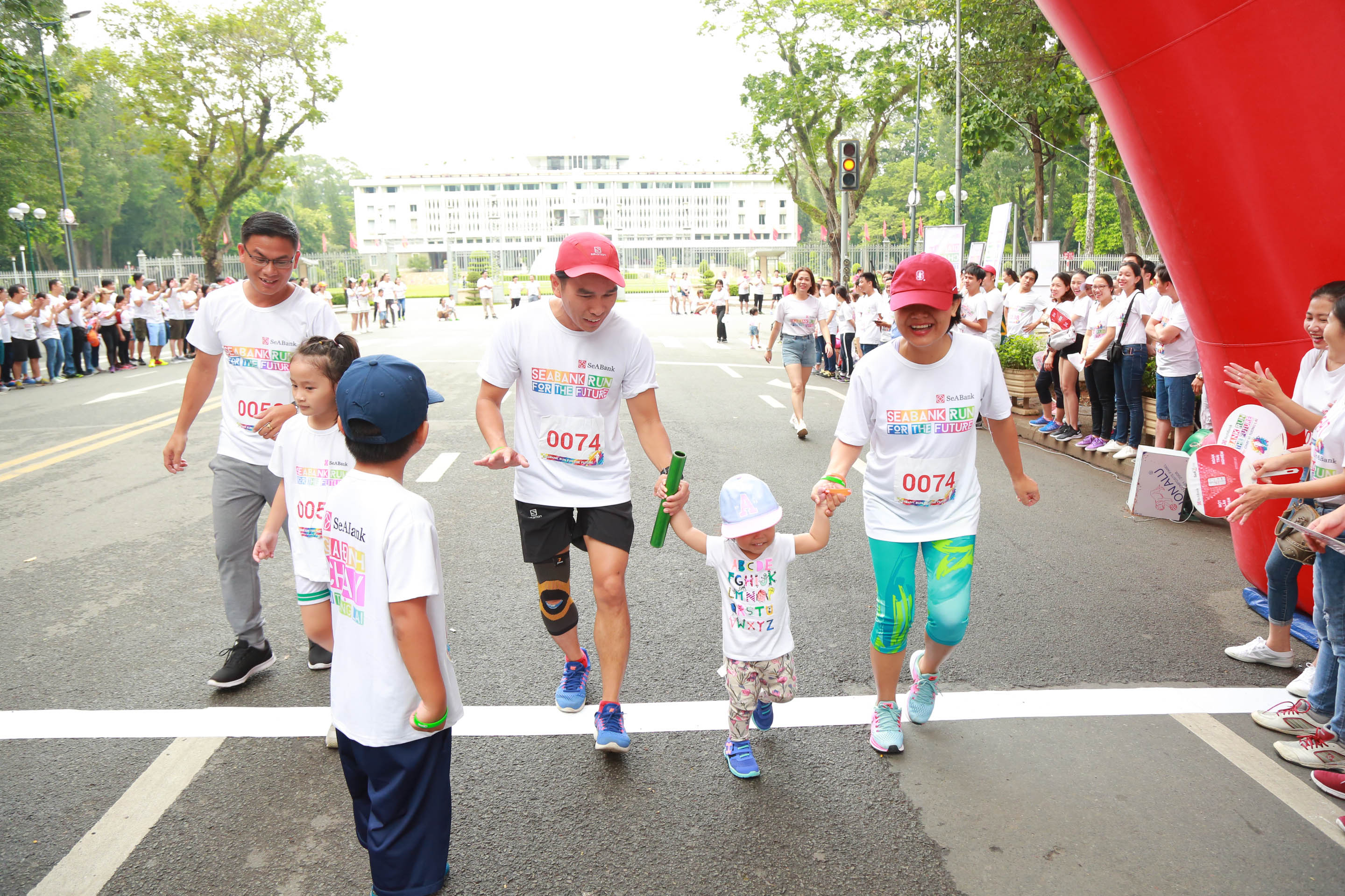gan 3 ty dong cho tre em ngheo hieu hoc tu giai chay cong dong seabank run for the future