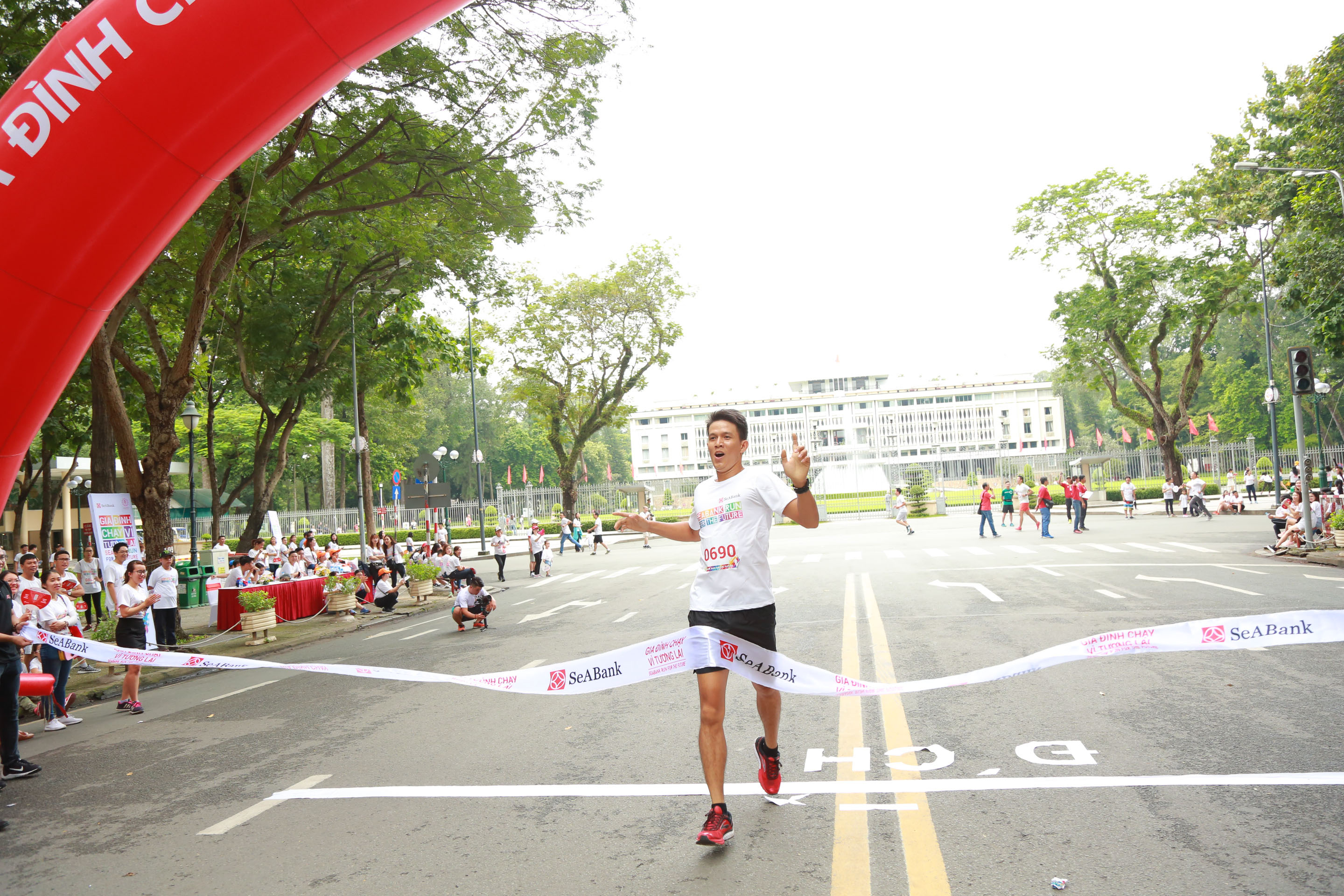 gan 3 ty dong cho tre em ngheo hieu hoc tu giai chay cong dong seabank run for the future