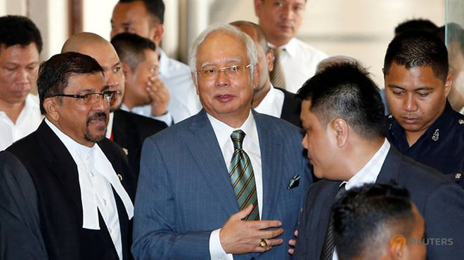 cuu thu tuong malaysia doi mat voi loat be boi cao buoc rua tien