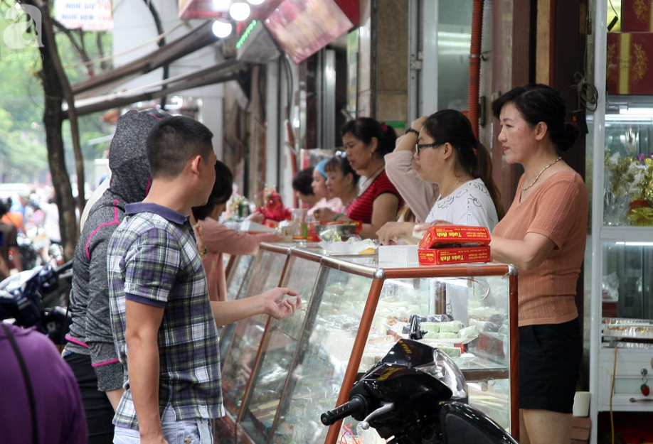 qua dong nguoi keo den mua banh trung thu tuyen pho thuy khue tac nghen