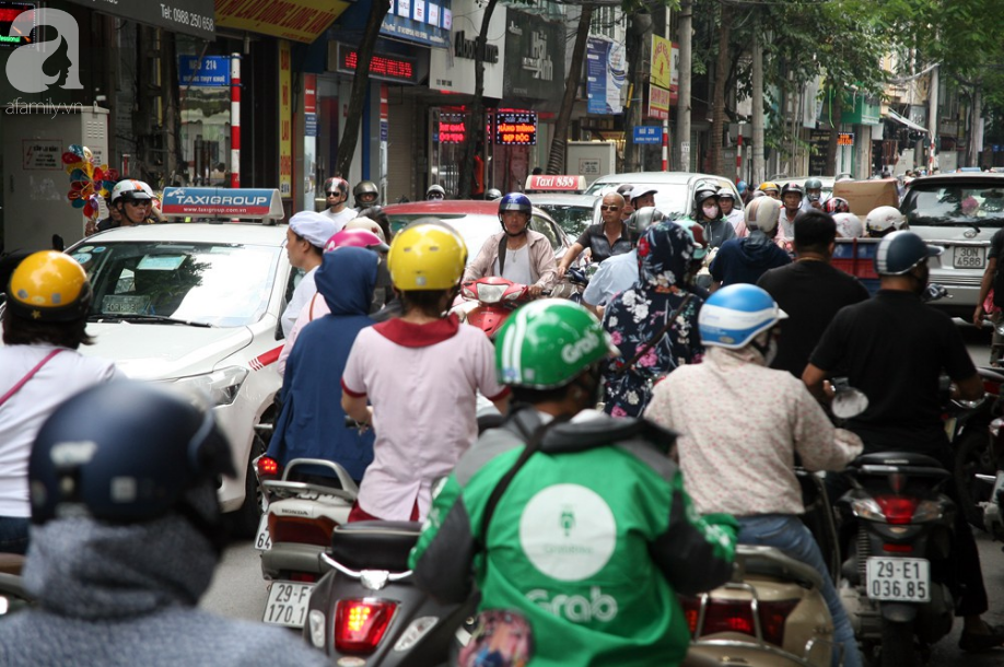 qua dong nguoi keo den mua banh trung thu tuyen pho thuy khue tac nghen