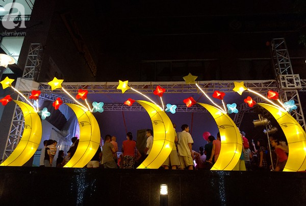 ha noi nhieu khu chung cu ruc rich to chuc trung thu cho cac em nho