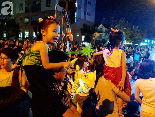 ha noi nhieu khu chung cu ruc rich to chuc trung thu cho cac em nho