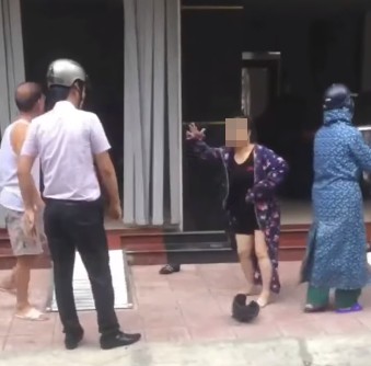di danh ghen cung con dau me chong cam dep dap vao mat con trai may la thang mat day