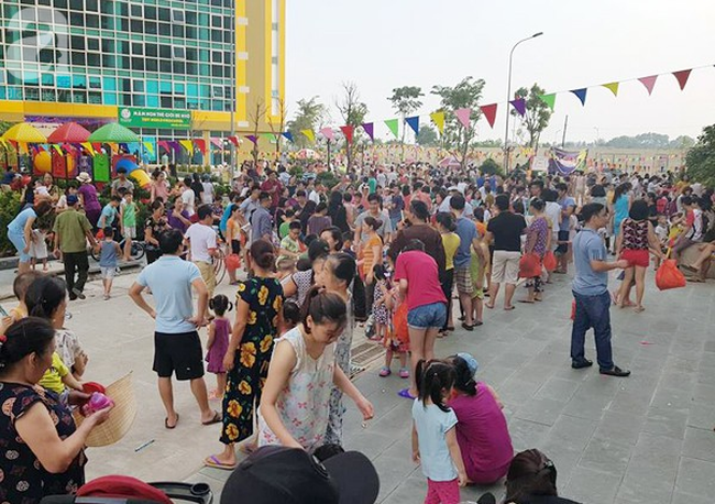 ha noi cu dan chung cu thuc thau dem dung trai cho tre vui trung thu