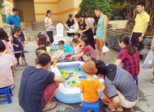 ha noi cu dan chung cu thuc thau dem dung trai cho tre vui trung thu