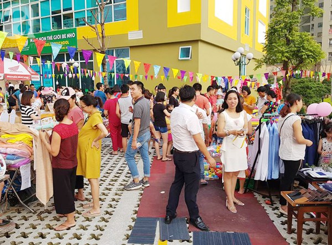 ha noi cu dan chung cu thuc thau dem dung trai cho tre vui trung thu
