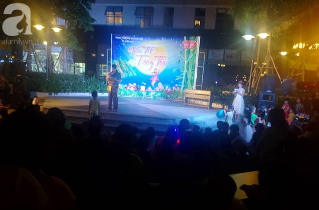 ha noi cu dan chung cu thuc thau dem dung trai cho tre vui trung thu