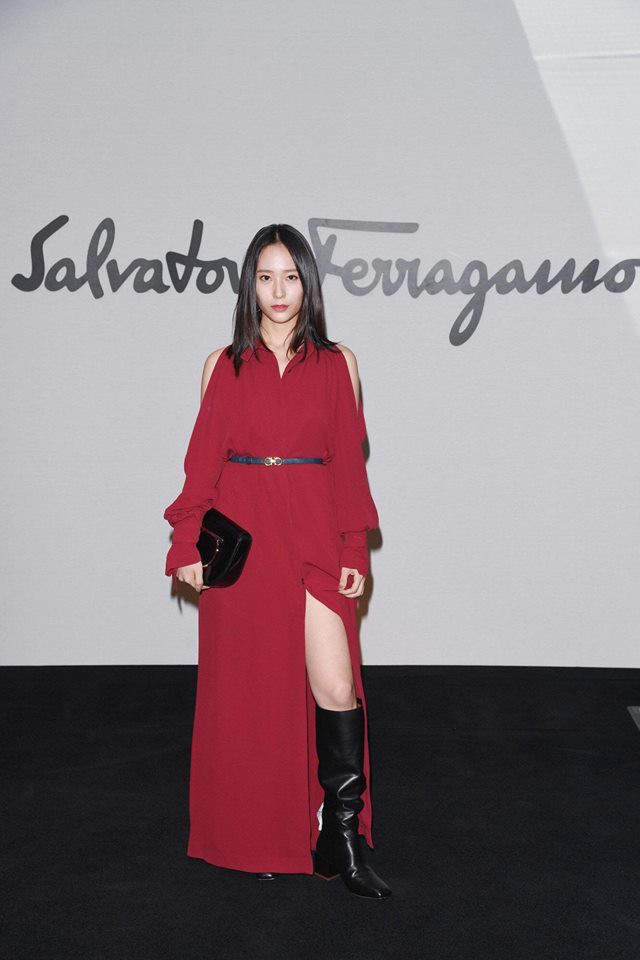 sau khi bi che gia lien tiep krystal chon do do noi bat lan at con lang tai milan fashion week
