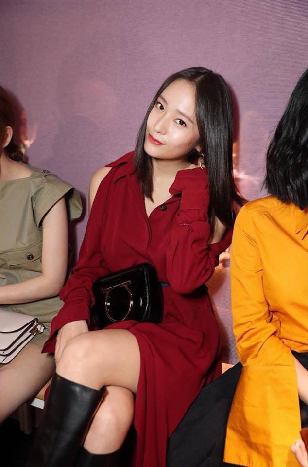sau khi bi che gia lien tiep krystal chon do do noi bat lan at con lang tai milan fashion week