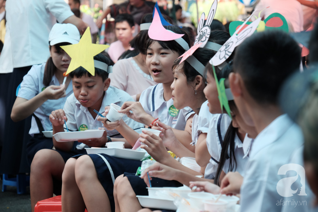nghen long nghe uoc mo cua cac be khiem thi di choi trung thu con muon duoc sang mat de thay long den nhu cac ban