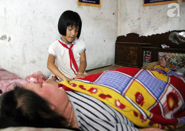 ba me tre bi ung thu giai doan cuoi dau don nhin 2 con tho lam benh ma khong co tien chay chua