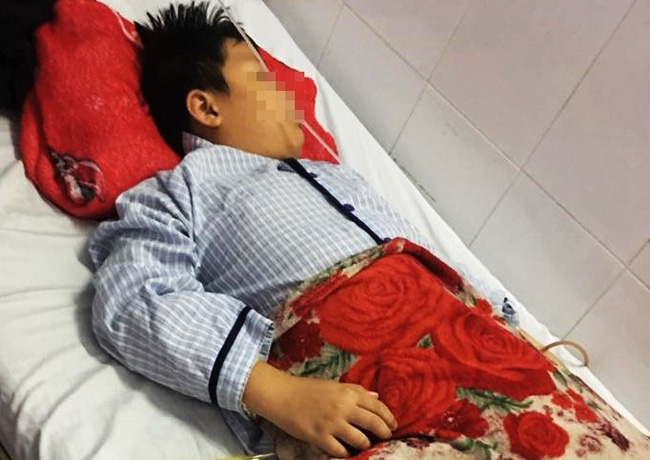 vu hoc sinh lop 5 nghi bi ep nuot bi sat thung ruot nha truong vao cuoc dieu tra hoc sinh cung lop noi gi